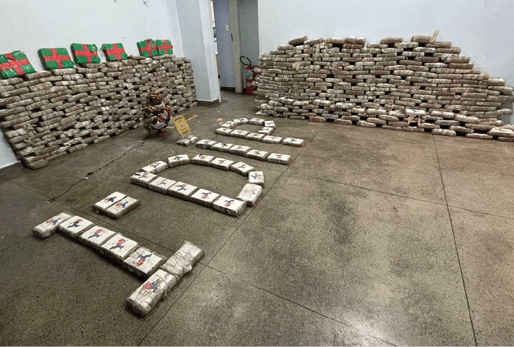 Trio é preso com mais de meia tonelada de maconha em Manaus