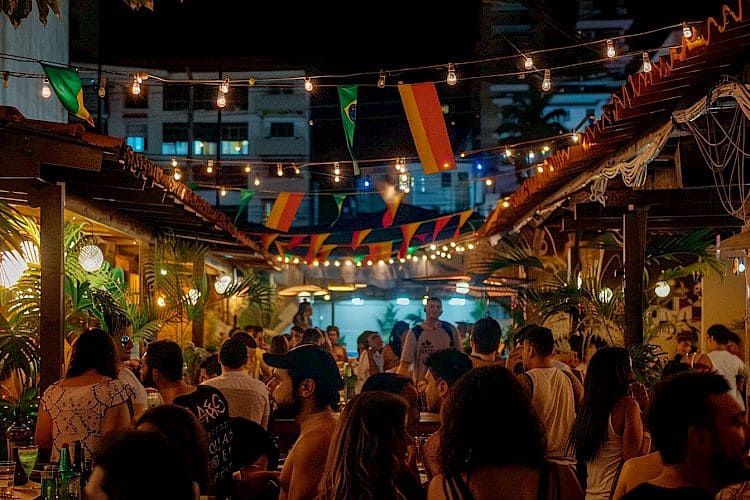 Amazonas Projeta Crescimento no Setor de Bares e Restaurantes para 2025, Aponta Pesquisa da Abrasel