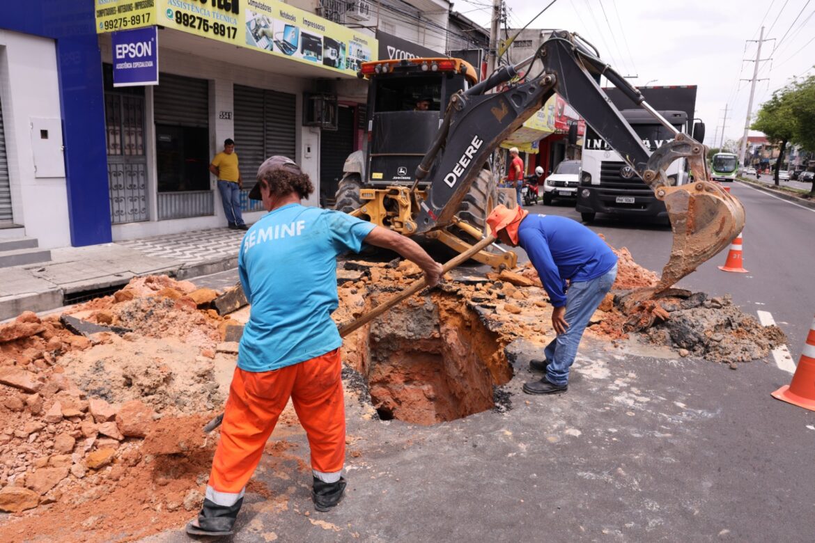 Tubulação na avenida Autaz Mirim recebe obra emergencial da Prefeitura de Manaus