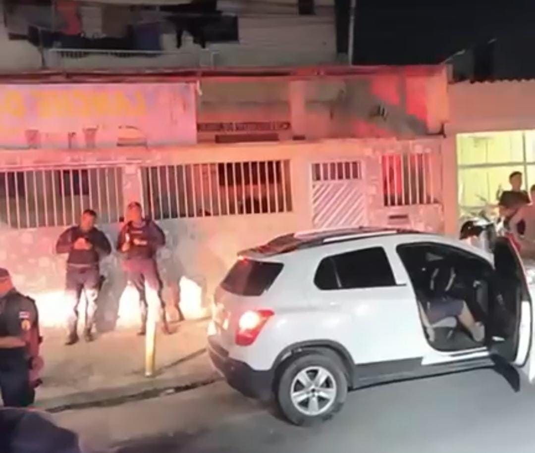 Homem é assassinado a tiros dentro de carro no bairro Petrópolis em Manaus
