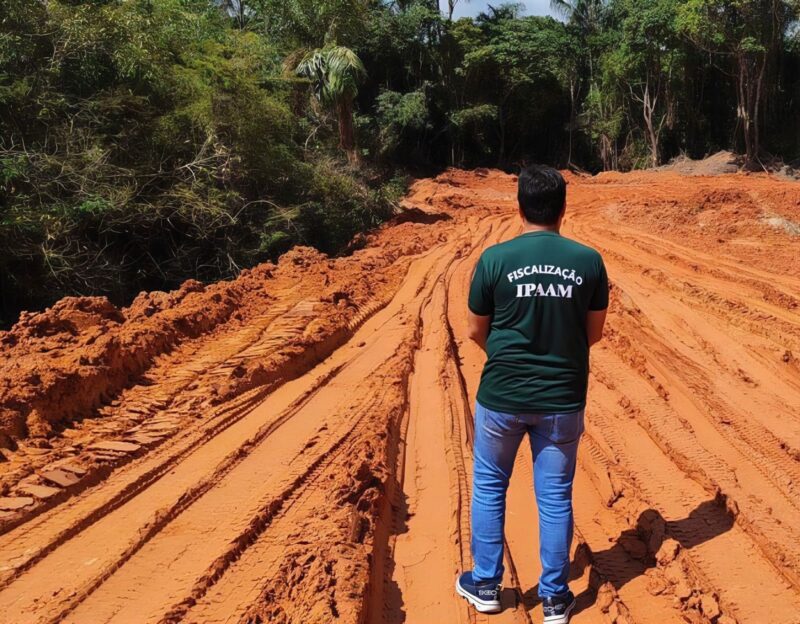 Construtora é multada em mais de R$ 110,5 mil por falta de licença ambiental, em Iranduba