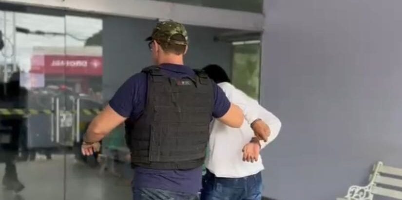 Jovem é preso por tentativa de feminicídio contra a namorada no bairro Compensa