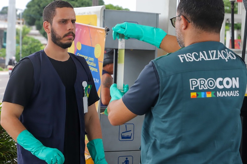 Procon Manaus realiza operação em postos de combustíveis em parceria com a ANP