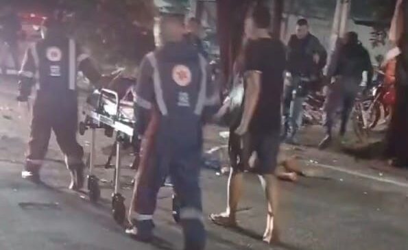 Tragédia em Manaus: três morrem e dois ficam feridos após moto colidir com árvore