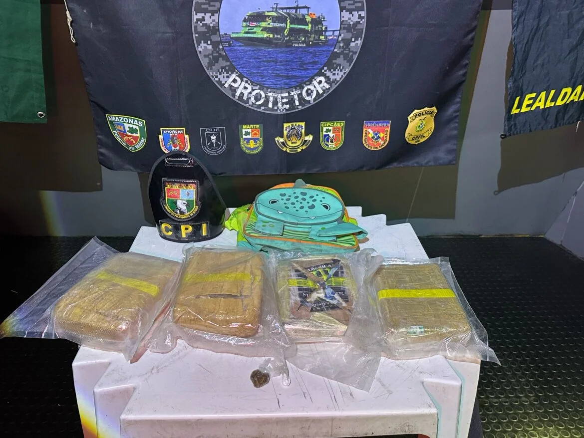 Base Arpão 2 apreende drogas escondidas em mochila infantil