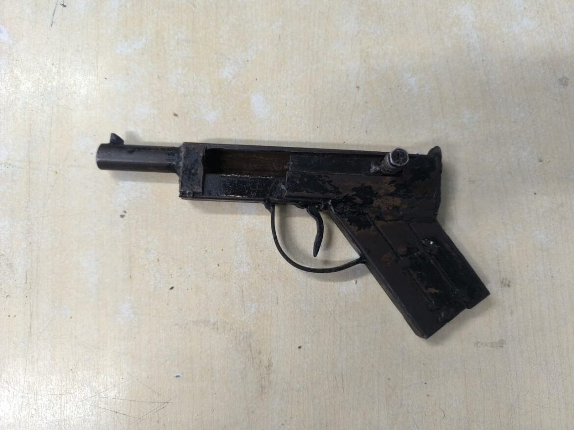 Dupla é preso por invadir casa e fazer morador de refém, em Manaus
