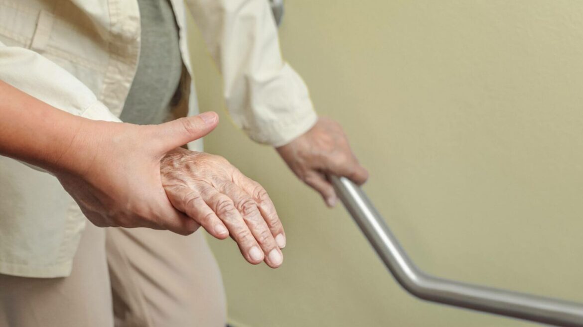 Exercícios podem prevenir quedas em idosos e melhorar recuperação