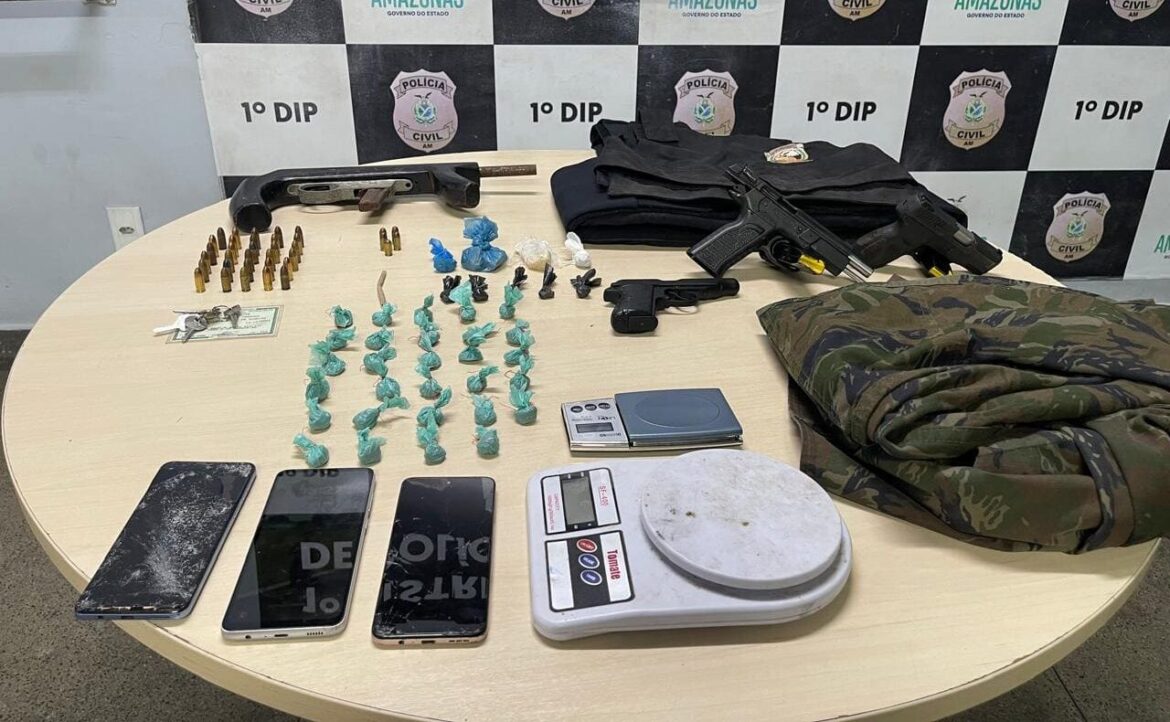 Quarteto é preso com armas de fogo e drogas em Manaus