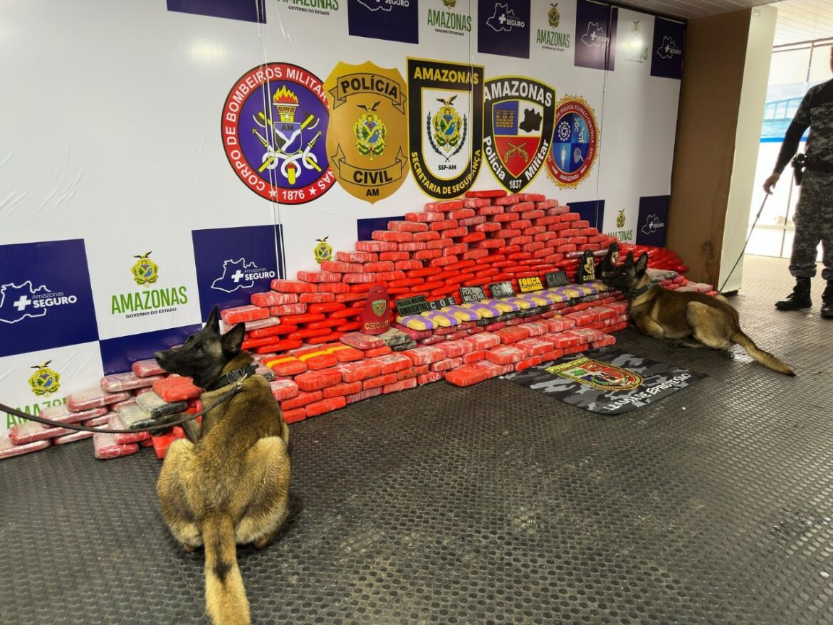 Base Arpão 3: PMAM prende seis pessoas transportando mais de 500 kg de drogas em balsas