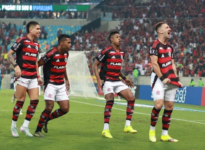 Flamengo derrota LDU e fica perto da vaga nas oitavas da Libertadores