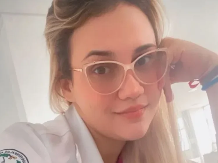 Mulher é presa em Manaus após atuar como falsa médica