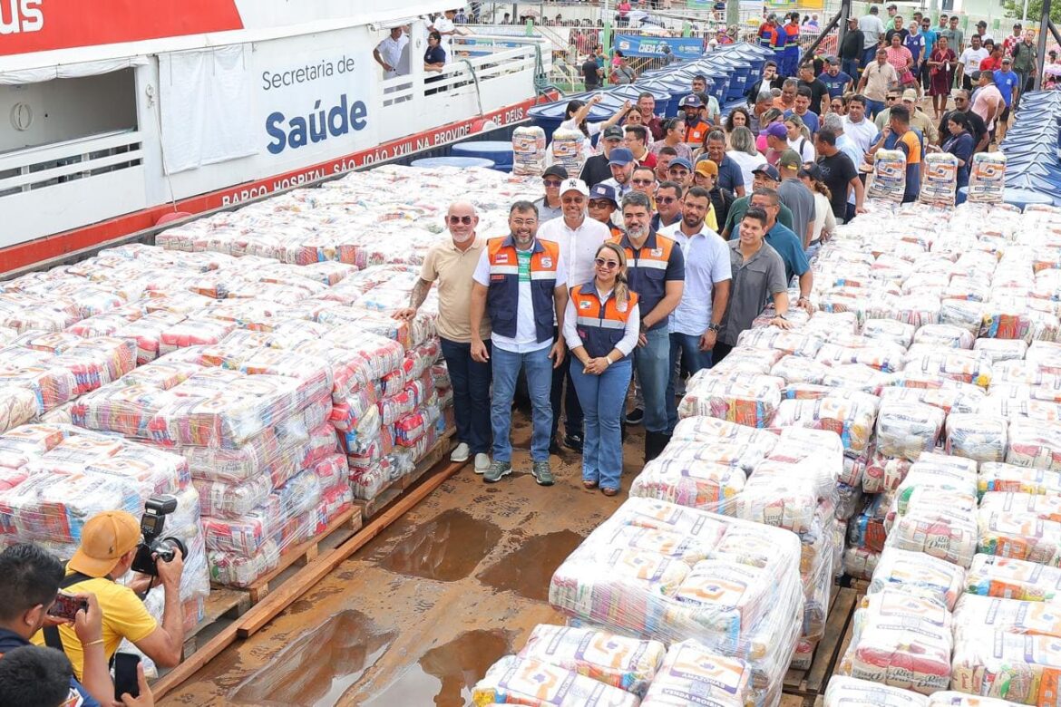Operação Cheia 2025: Governador Wilson Lima entrega 18 toneladas de alimentos para beneficiar 2 mil famílias de Anamã