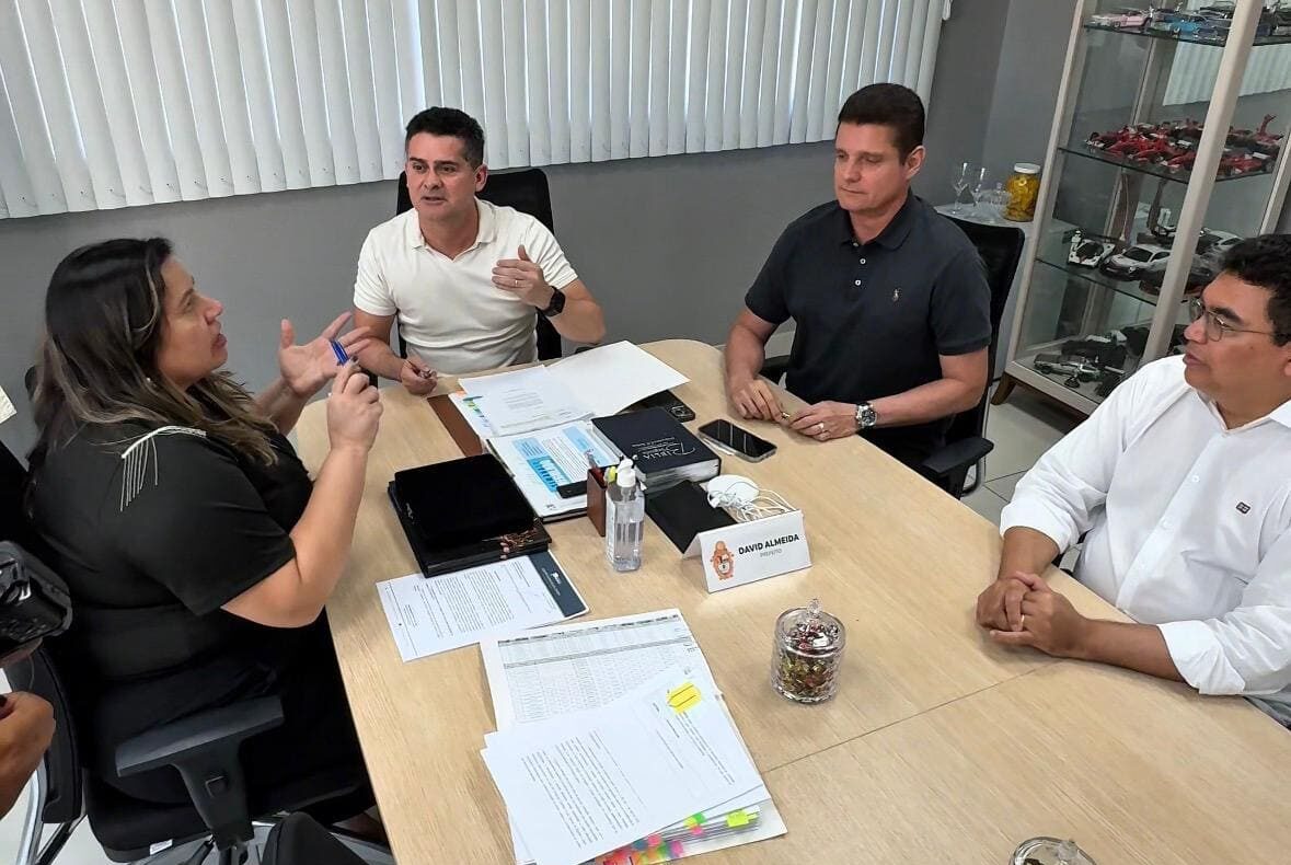 Prefeito David Almeida sanciona reajuste salarial e unificação de data-base para mais de 32 mil servidores municipais de Manaus