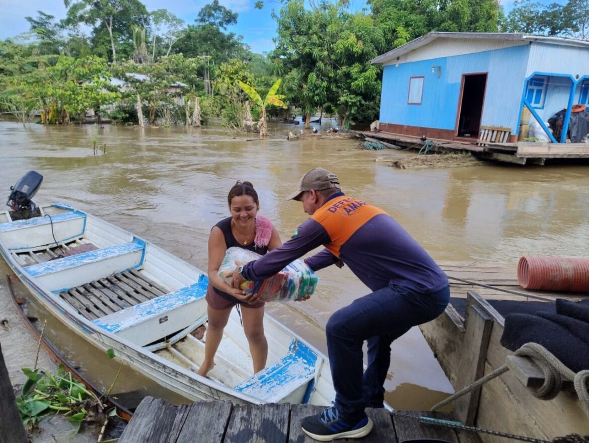 Cheias no Amazonas deixam 40 municípios em estado de emergência