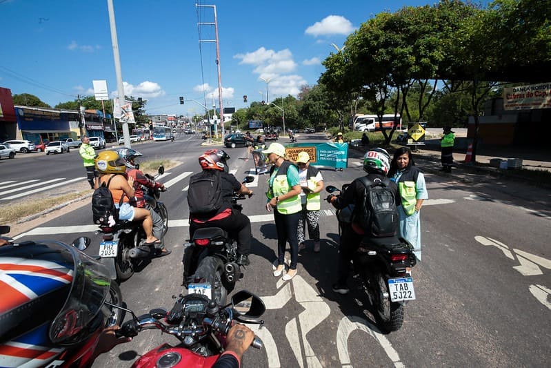 Prefeitura reforça cuidados com segurança no trânsito diante de altos índices de acidentes com motos, em Manaus