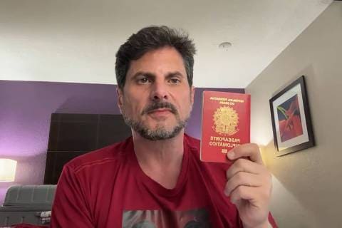 Senador Marcos do Val é levado para colocar tornozeleira eletrônica